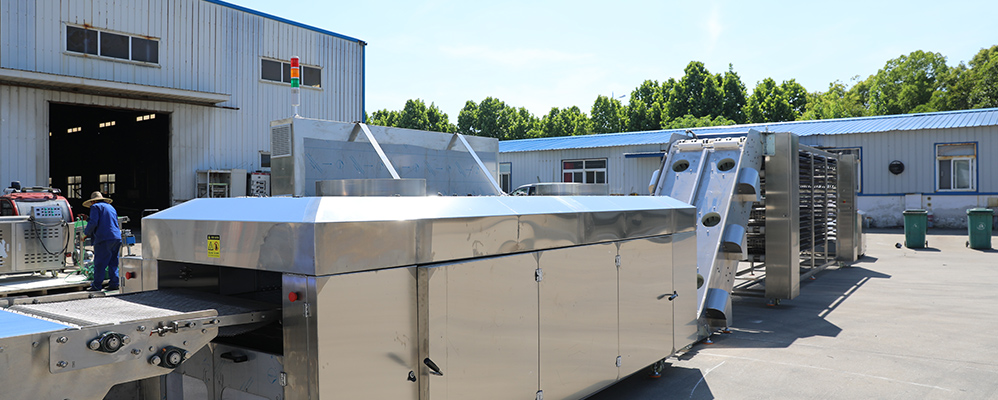 Flatbread tunnel oven baking chamber and conveyor belt system